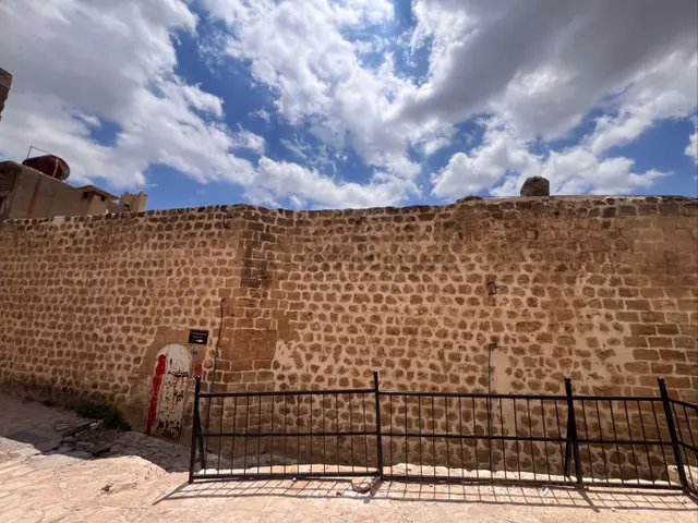 Murat Emlaktan Eşsiz Eski Mardin Manzaralı Geniş Teraslı Konağımız Satılıktır 3