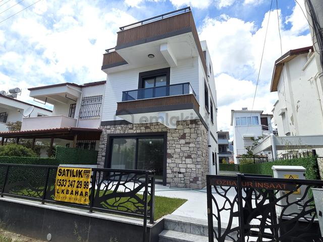 Altınoluk İlkbahar Dan Denize Çok Yakın 4+1 Teraslı Bahçeli Villa Altınoluk İlkbahar Dan Denize Çok Yakın 4+1 Teraslı Bahçeli Villa