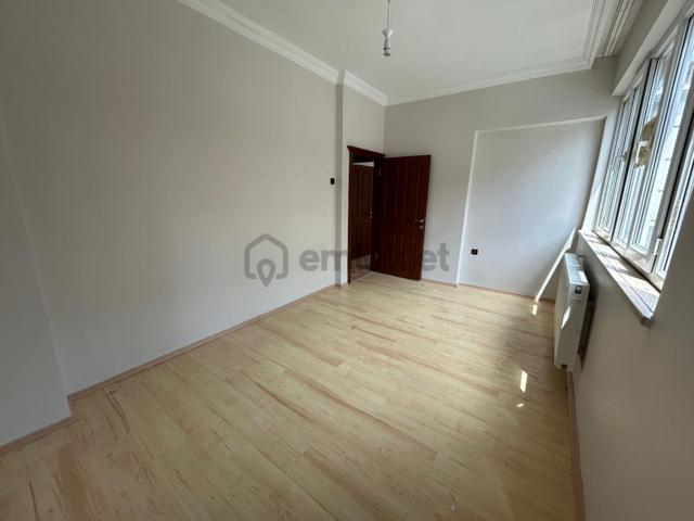 Satılık Vıp Gayrimenkul'den Özen Apartmanı'nda Daire 5