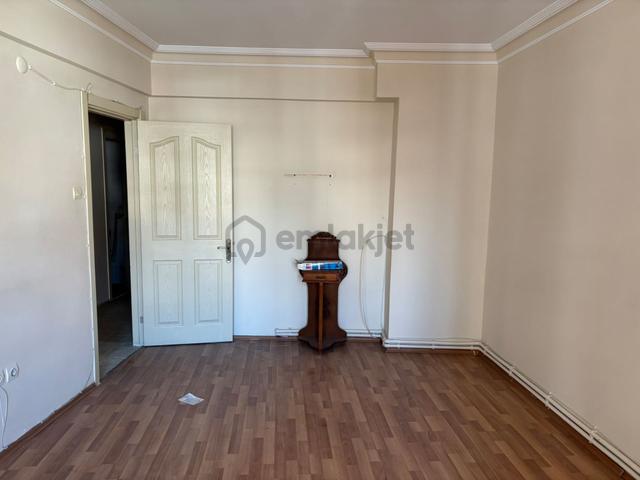 Gülbağ Yenidere Sokak / Kiralık 3+1 / 35.000 Tl 4