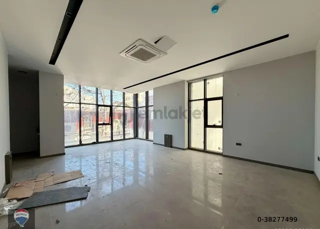 Kuşadası Merkez Ana Cadde Üzerınde 46 M² Kıralık Ofıs 1
