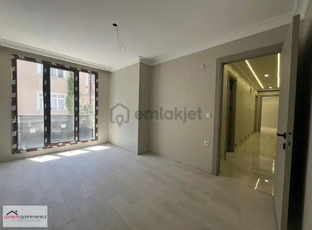 Halkalı Merkez'de Yerden Isıtmalı Lüks 1+1 Yüksek Giriş Daire!! 2