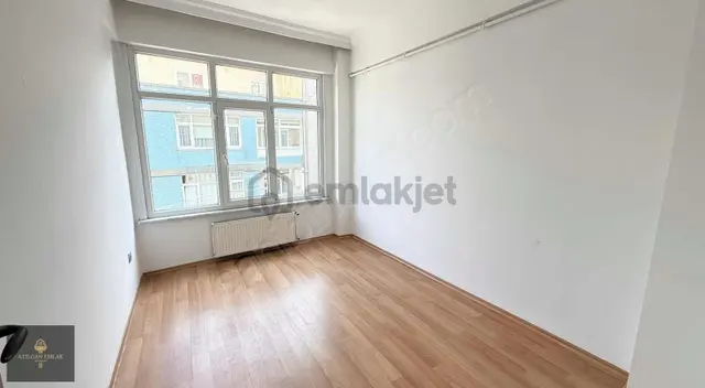 Üsküdar Çiçekçide Lokasyonu Değerli 2+1 Yatırımlık Daire 5