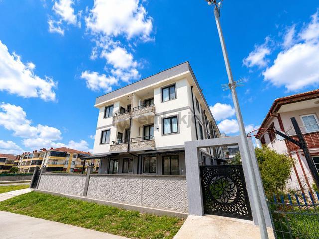 Meyra'dan Karasu'da Havuzlu Seyir Teraslı Sıfır 2+1 Fırsat Daire 3