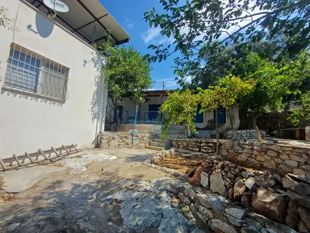Kazıkli Mahallesinde Esyali Satilik 2+1 Köy Evi 4