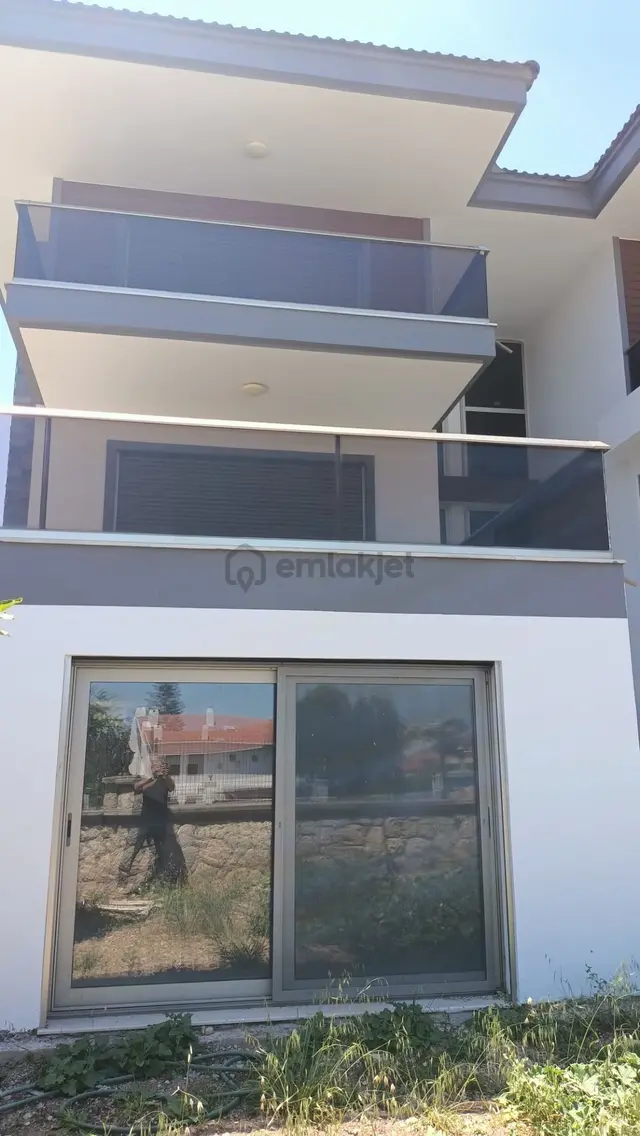 Çeşme Marina Yakını Sezonluk Kiralık Mobilyalı Villa 3