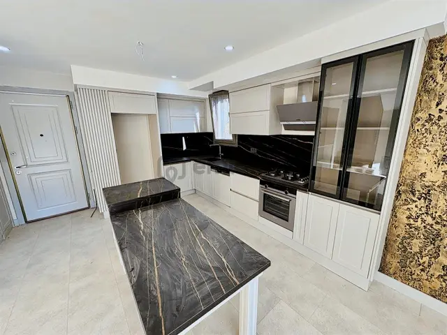 Avcı'dan Yetkili Müstakil Havuzlu Asansörlü Isı Pompalı Villa 3
