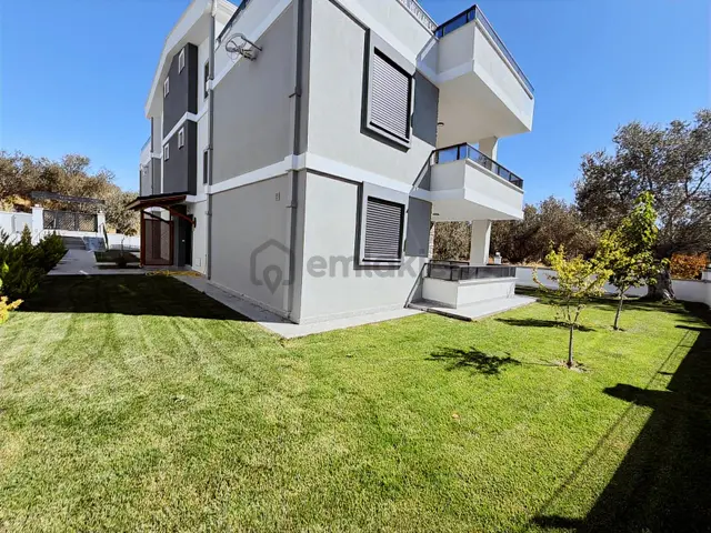 Avcı'dan Altınoluk'ta 270m2 Net Çok Geniş 4+1 Deniz Manz Villa 2