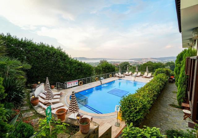 Sapanca'da Doğayla İç İçe, Muhteşem Göl Manzaralı Satılık Otel 4