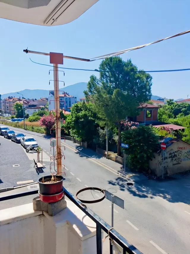 Komple Satılık Bina İşlek Köşe 170 M² Dükkanlı Merkezi Lokasyon 2