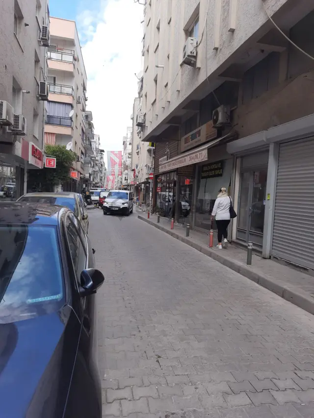 R93- Karşıyakada Sahil Ve Çarşı Yakını 2+1 Satılık Daire !!! 3