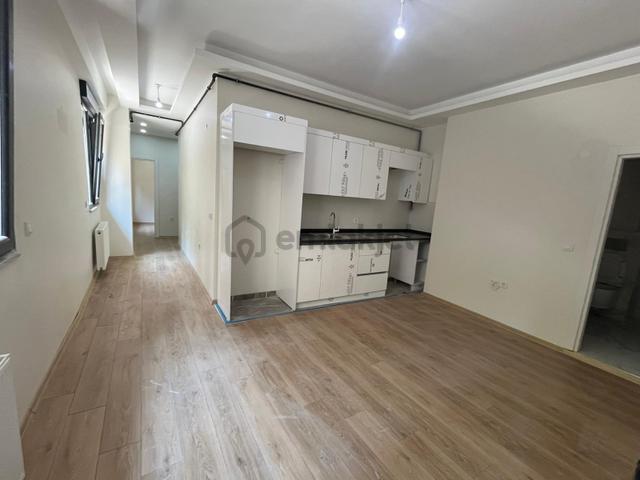 Üsküdar Libadiyede Merkezi Konumda, Yeni Binada, Boş 1+1 Daire 5
