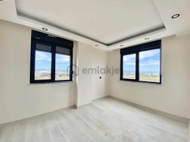 Zeytinlik Mahallesinde _katta_sıfır_2+1_ayrı Mutfak_geniş Daire 5