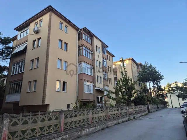 Safranbolu Yeni Mah. Şehir Merkezinde Satılık 3+1 Daire 3