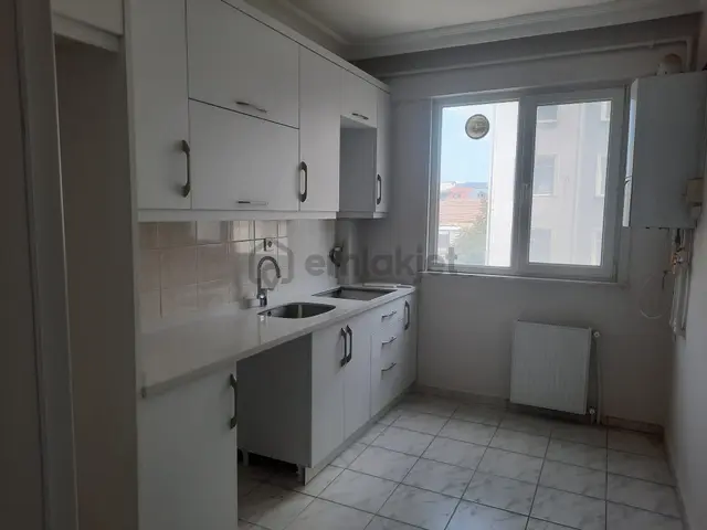 Kartal Karlıktepe Mah Tanrıverdi Gayrimenkul'den Kiralık 3+1daire 1