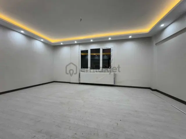Akın Emlaktan Yeşilbağlar Mah. Satılık 2+1 Yüksek Giriş Daire 3