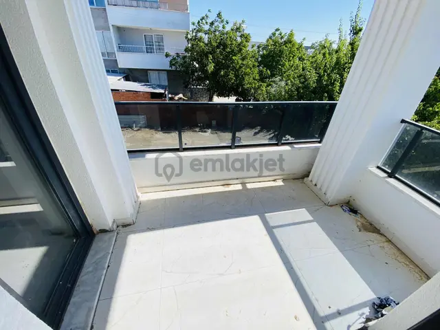 Prestijden Kemalpaşada Ara Kat Çift Balkonlu 2+1 Daire 1