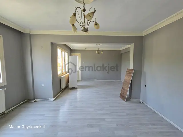 Kuşadası Hacıfeyzullah Mahallesinde 2+1 Ayrı Mutfak Doğalgazlı Kelepir Satılık Daire 3