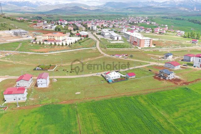 Tufanbeyli Cumhuriyet Mahallesinde Yeni Gelişen Tüm Kurumlara Çok Yakın Arsa 5