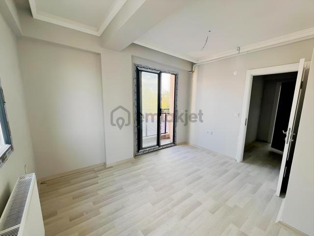 Bornova Küçükpark'ta Modern Ve Kullanışlı 1+1 Kiralık Daire 4