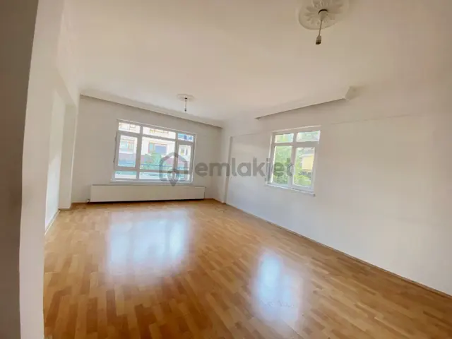 Uzman Emlak'dan Keçiören İncirli Mh. Katta Bağımsız,cadde Yakını Yapılı Isı Yalıtımlı 3+1 Daire 3