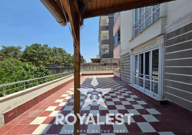 Royalest'ten Geniş Teraslı Ebeveyn Banyolu Merkezi Konumda Acil 4