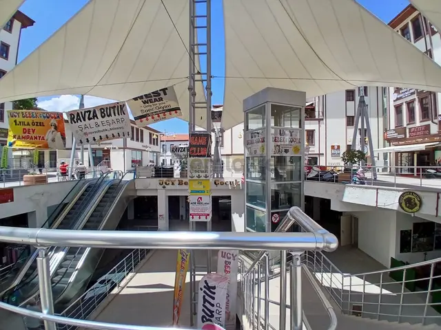 Akçay Emlak'tan Akşehir Dudu Kadın Çarşısında Kiralık Dükkan (büfe) 3