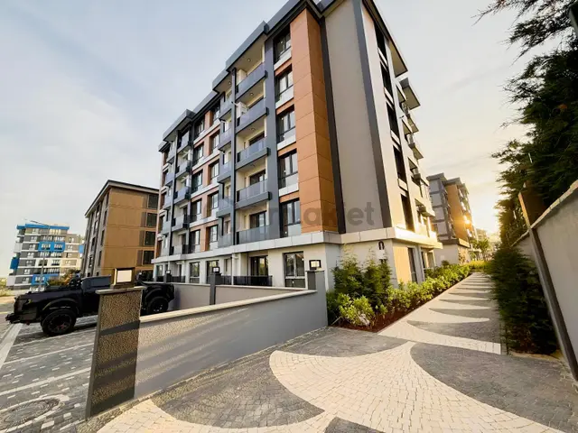 Onay 'dan Çerkezköy Tepe 'de Klima Havuz Eşyalı Modern 1+1 Daire 3