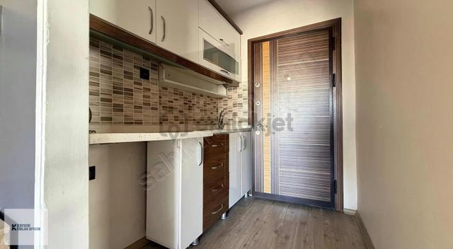 Cumhuriyet İşhanında 1+1 Full Yapılı 60 M2 Daire 4