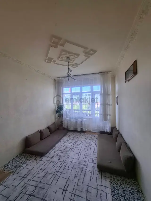 Fetih Caddesi Cepheli İl Jandarma Karşısı Makul Fiyatlı Ara Kat 3+1 Daire 4