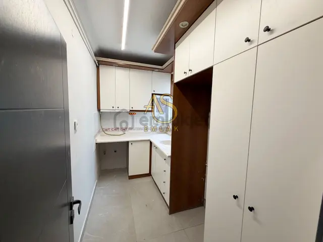 As Emlaktan 2+1 Üniversitenin Üst Kısmında Marmaraya Yakın Daire 4