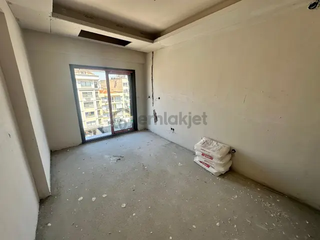 Bostanlı'nın Tam Merkezinde 1+1 Akıllı Daire 4