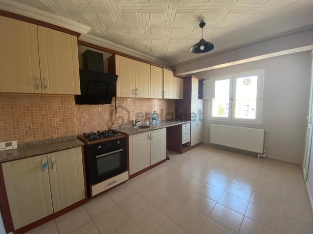 Reşatbey Mah. Belediye Konutlarında Kiralık 3+1 Daire 2
