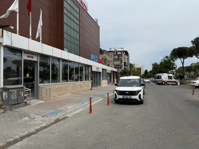 Remax Pın'den Üst Efeler'de Genış Salonlu 3+1 Doğalgazlı Kiralık 2