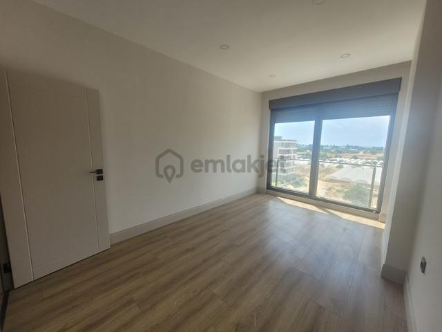 Altıntaş'ta Havuzlu Site De Kapalı Otoparklı 1+1 Kiralık 5