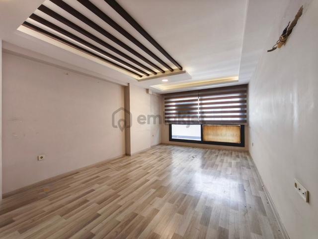 Kuşadası Merkezde, Adliyeye Yakın, Taşıt Trafiği Olan Sokakta Ofis Olarak Kiralık Daire... 2