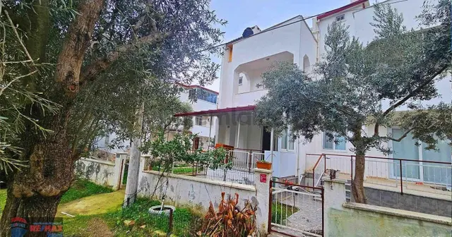 Re/max İnci'den Edremit Güre'de Satılık Bahçeli Villa 1