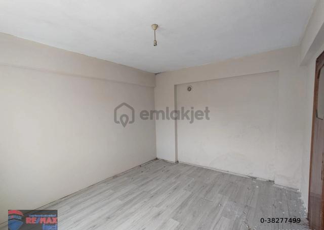 Re/max İnci'den Kuvayi Milliye Mah. Satılık 3 Katlı Komple Bina 2