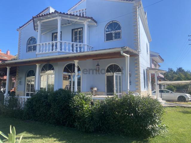 Ayvalık Sarımsaklı Da Satılık Villa. Denize 150 Metre Mesafededir