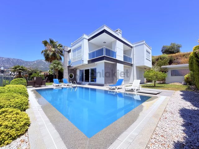 4+1, 520 M2 Arsa Alanlı, Müstakil Havuzlu, Deniz Manzaralı Villa