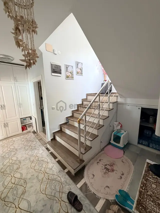 Cide Demirtaş Emlak Güvencesi İle Eşyalı 3 Katlı Lüks Villa 4