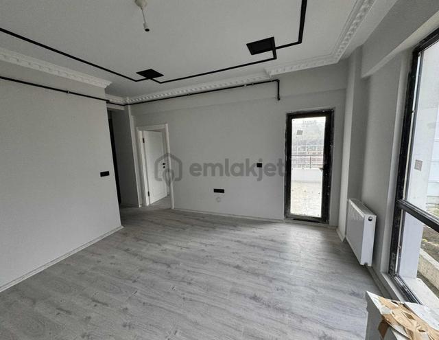 Bulut Emlak'tan Toplu Ulaşıma Yakın Ara Kat 1+1 3