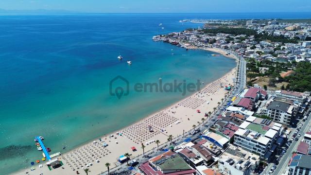 Altınkum Plajına 250 Mt. Mesafeli Bahçeli İkiz Villa