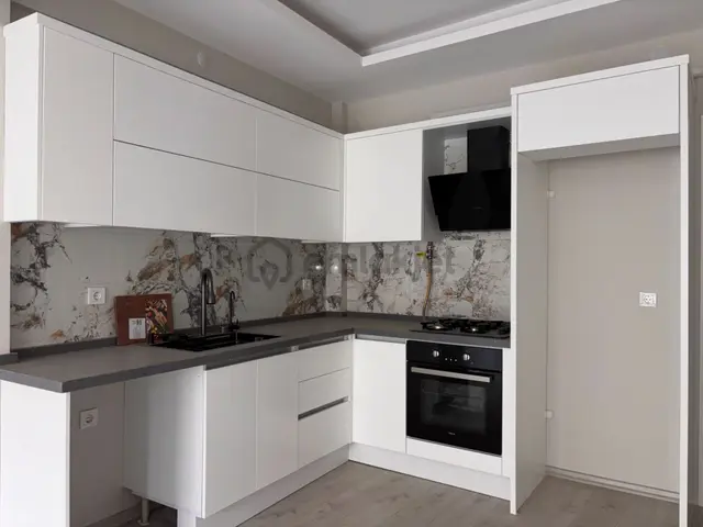 Şehir Merkezinde Kapalı Otoparklı, Asansörlü Ve Balkonlu Satılık 2+1 Daire 3