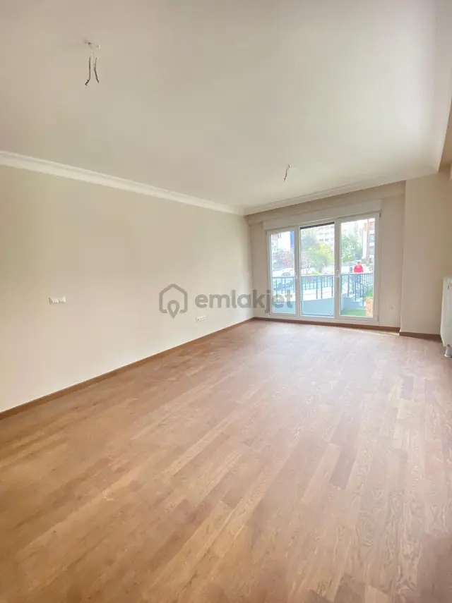 Erenköyde Divanın Sokağında 2+1 80 M2 Net 1