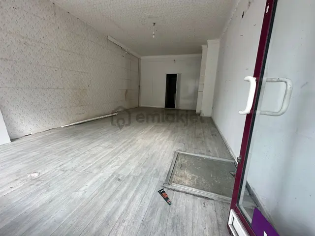 Yunus Emre Cad. Üstü İşlek Nokta 40 M2 Üst 9 M2 Depolu Dükkan 4