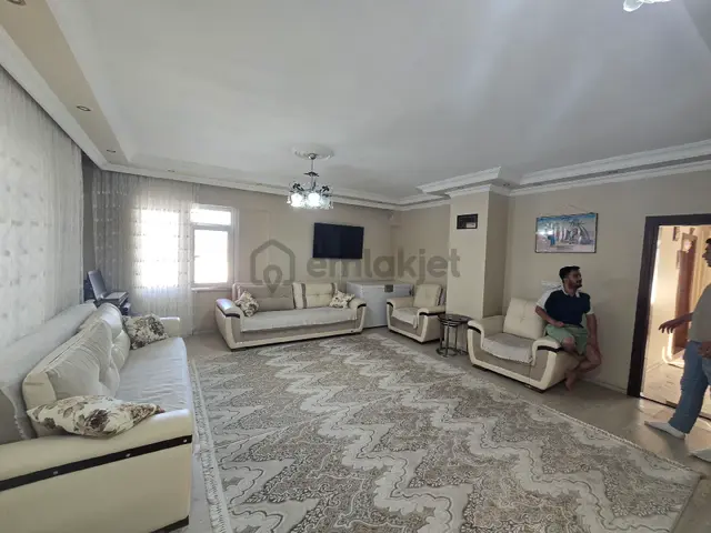Ülgen İnşaattan Sultangazi Esentepe Mahallesinde 3+1 200m Eşkiralık Daire