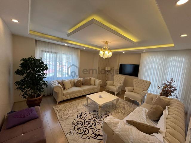 Hafiziye Mahallesinde Satılık Geniş 5+1 Teraslı Dublex Daire 5
