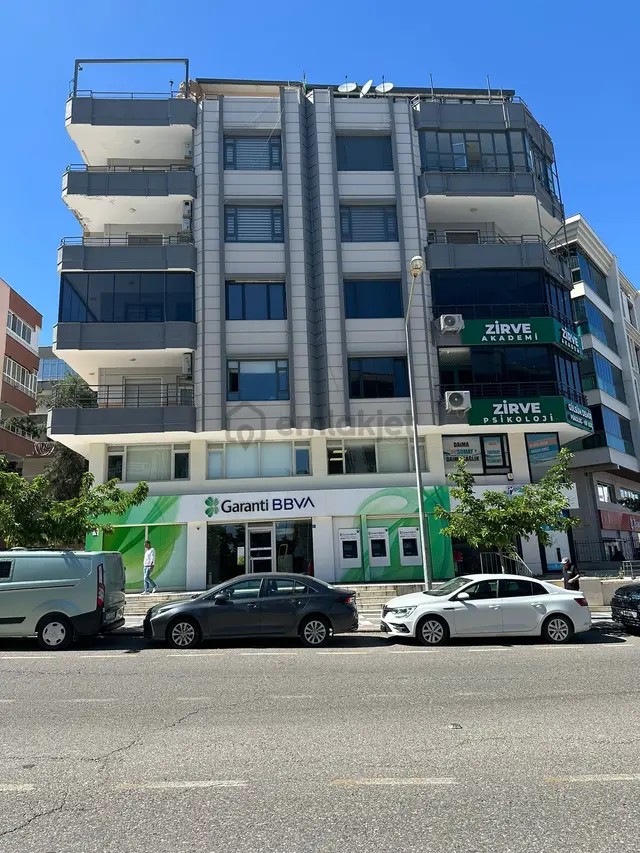 Benek Emlak Emniyet Caddesi 3+1 Satılık Ofis 1