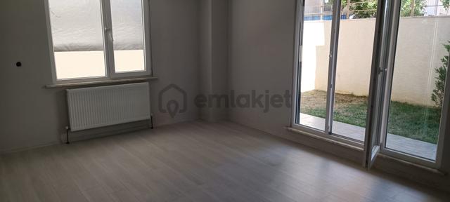 Avcılar Gümüşpala Mah Satılık 2+1.87 M2 Bahçeli Griş Kat Daire 4